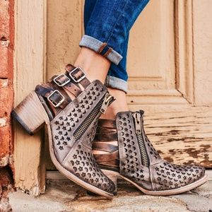 Steve Madden Freebird Dahlia Bootie Stone Size 8
